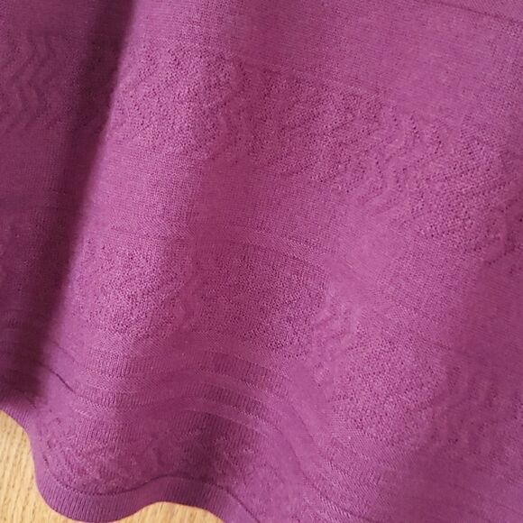Pretty Wine Colored Croft & Barrow Textured Knit Scoop Neck Sweater Sz PXL - Picture 2 of 5